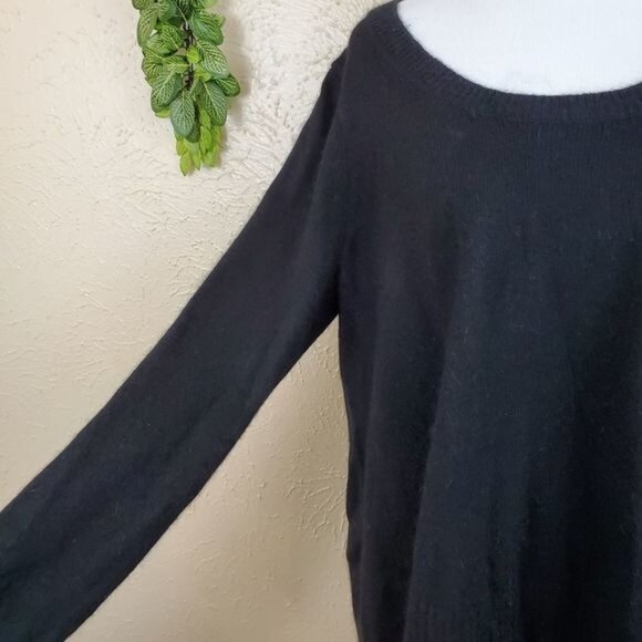 Victoria's Secret Soft Black Mohair Fuzzy Long Sleeve Pullover Sweater Size Medi - Picture 3 of 8
